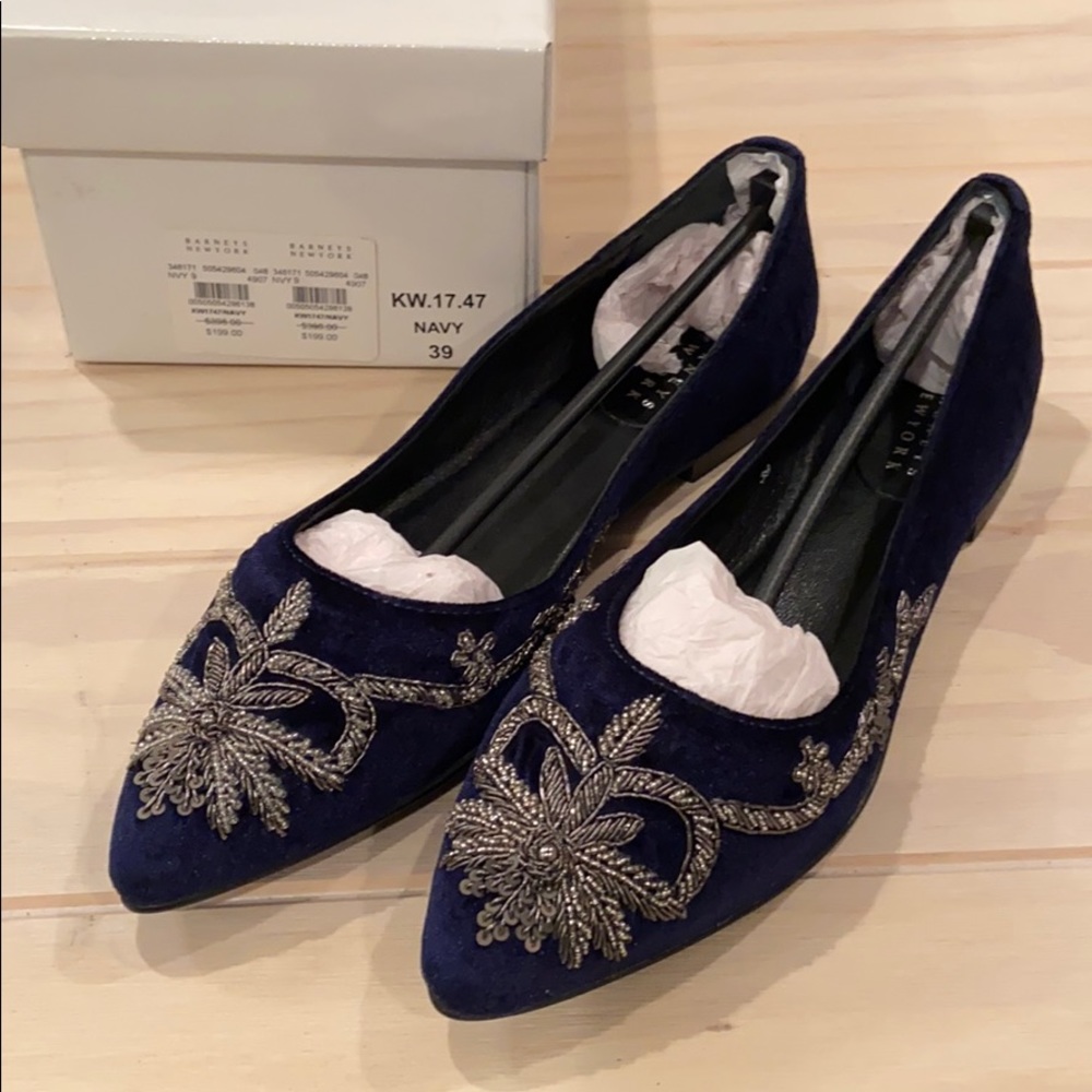 NIB Barneys Blue Velvet Bead Flats XTRA NARROW sz9